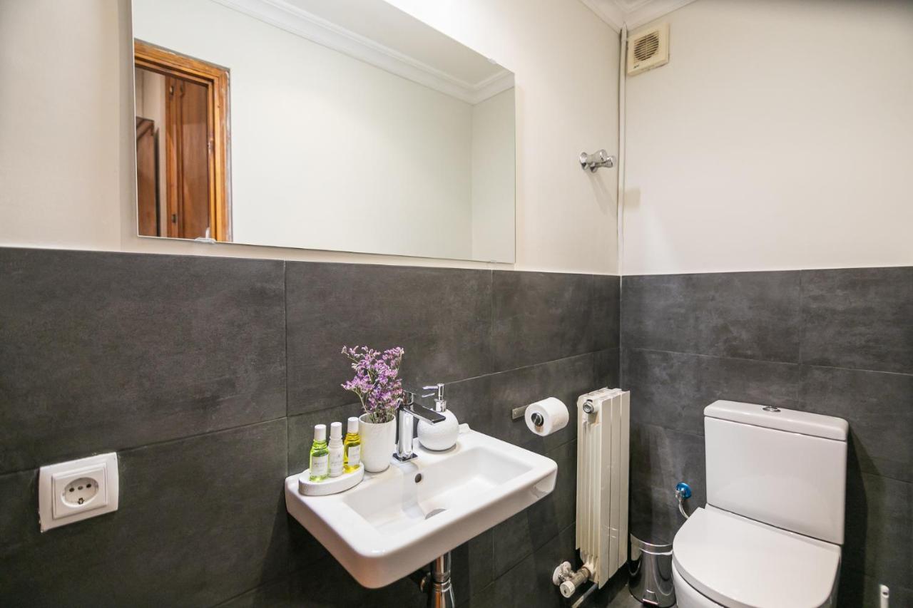 Avinyó- New Listing -Spacious Loft in the Gothic Quarter! Barcelona Exterior foto