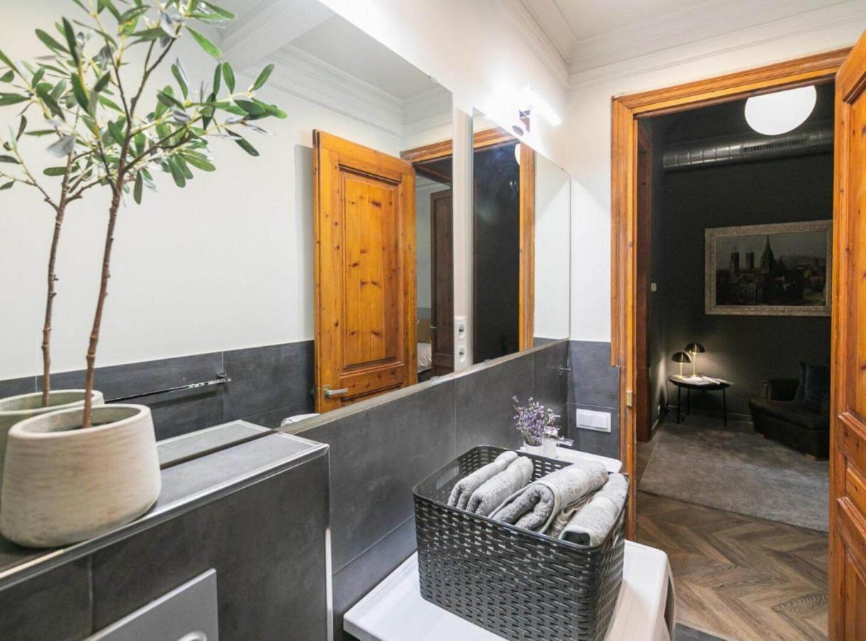 Avinyó- New Listing -Spacious Loft in the Gothic Quarter! Barcelona Exterior foto