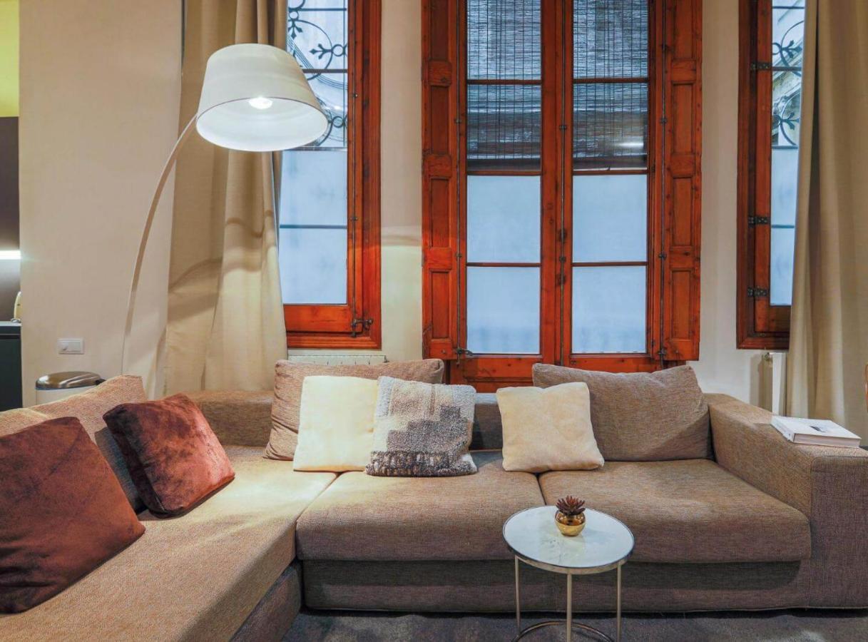 Avinyó- New Listing -Spacious Loft in the Gothic Quarter! Barcelona Exterior foto